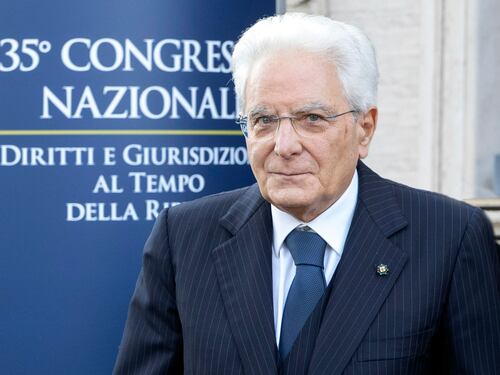 Parola di Mattarella "State tranquilli, l'Italia resterà in Ue e Occidente"
