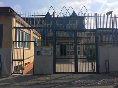 Scuole belle?  Così sono ridotte a Napoli 1