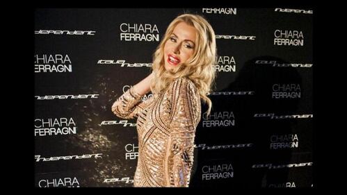 Valeria Marini, bomba sexy tra pubblico e privato  22