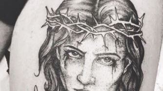 Maneskin, polemica per il tatuaggio di Damiano: Gesù con la sua faccia