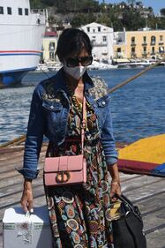 Pamela Prati: vacanze ad Ischia ma niente costume 7