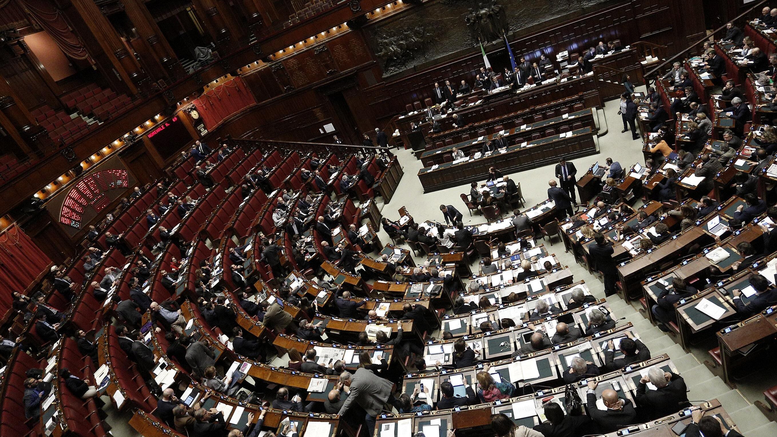 Politici professionisti per legge