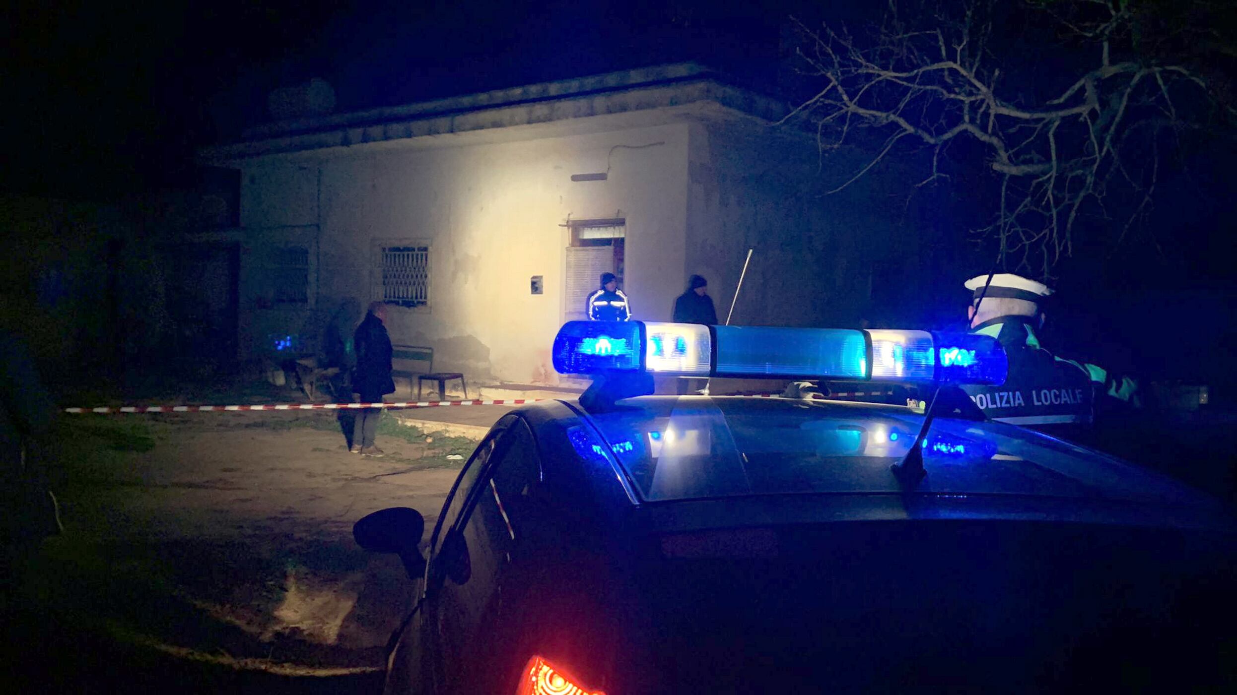 Uccide fratello e cognata per 100mila euro di eredità