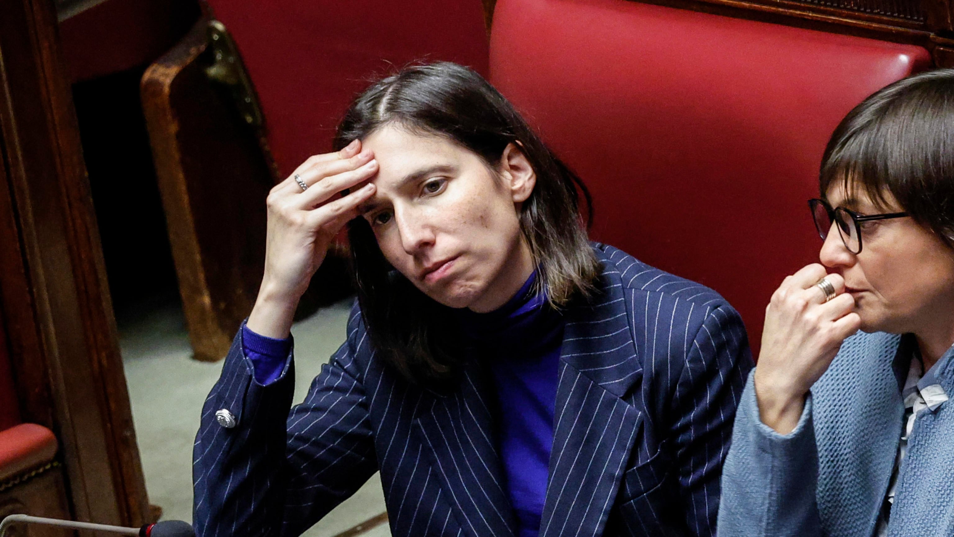 "Sinistra fucsia e radical chic...". Ora Schlein fa litigare i comunisti