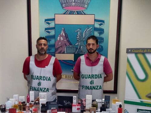 Bari, sequestrati oltre 8mila cosmetici e denunciato imprenditore cinese