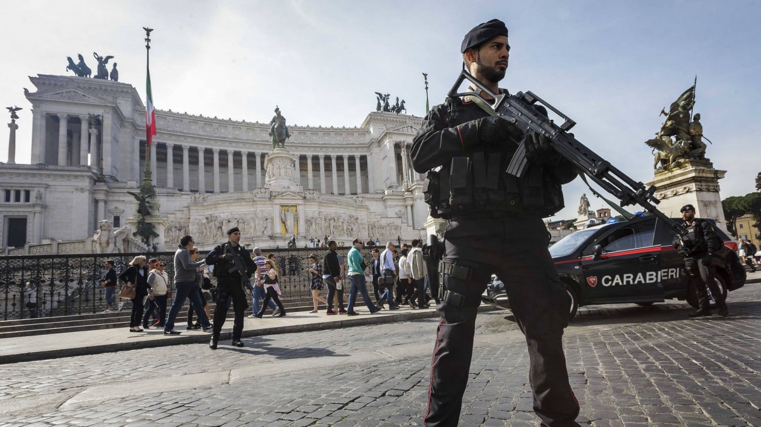 Trattati Ue, allarme infiltrati Esercito in assetto da guerra