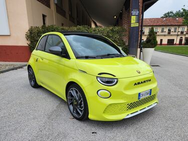 Abarth 500E: tutte le foto della nuova sportiva 1