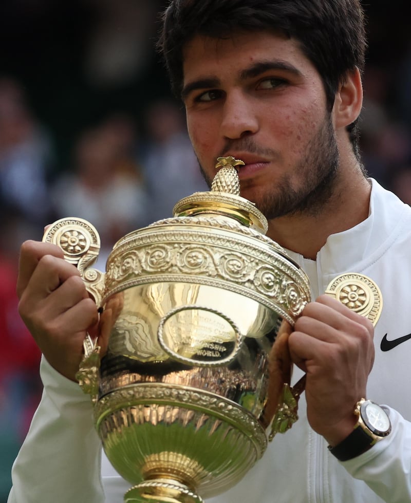Wimbledon, Alcaraz trionfa al 5 set: le immagini più belle della premiazione 9