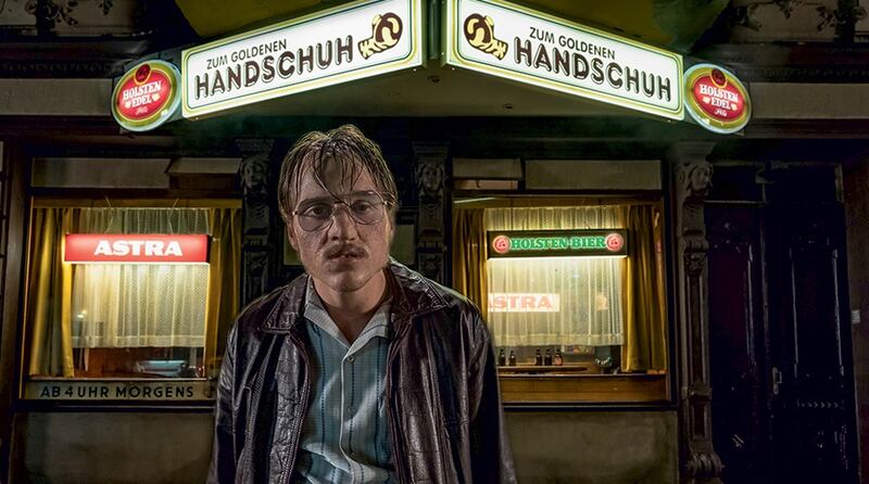 Jonas Dassler nei panni di Fritz Honka nel film "Il Mostro di St. Pauli"