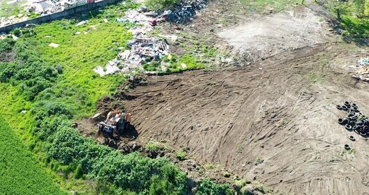 Acerra, rifiuti nel campo rom smantellato: nel mirino le operazioni di pulizia 3
