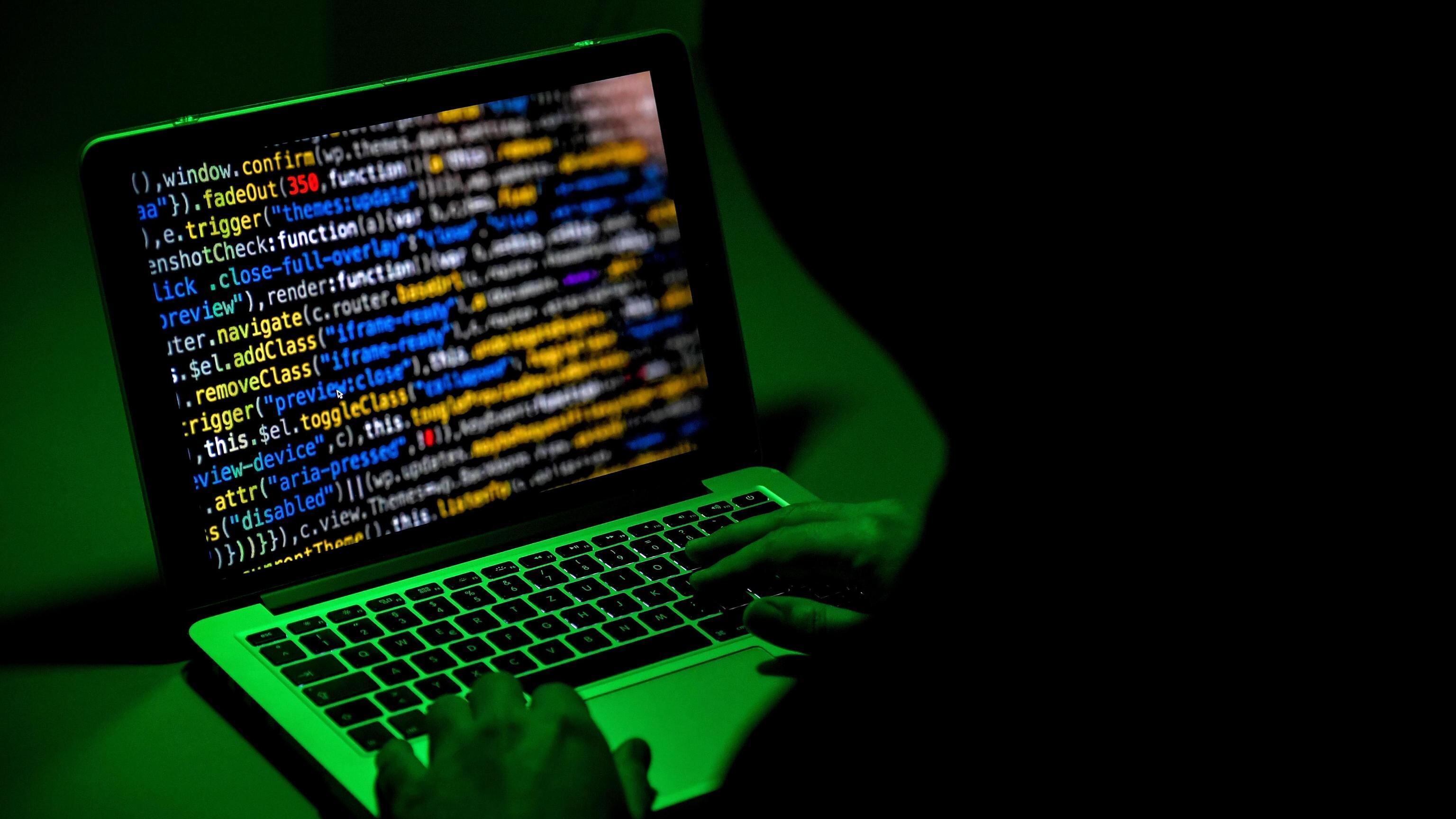 Gli hacker contro l'Asl. Rubati i file sul boss