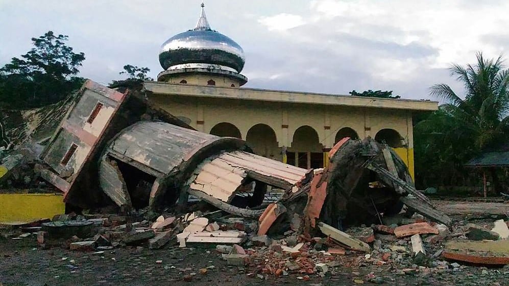 Indonesia, forte scossa di terremoto: decine di morti e feriti