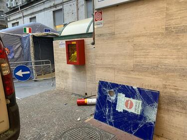 Pronto soccorso devastato dai parenti del 15enne ucciso a Napoli 8