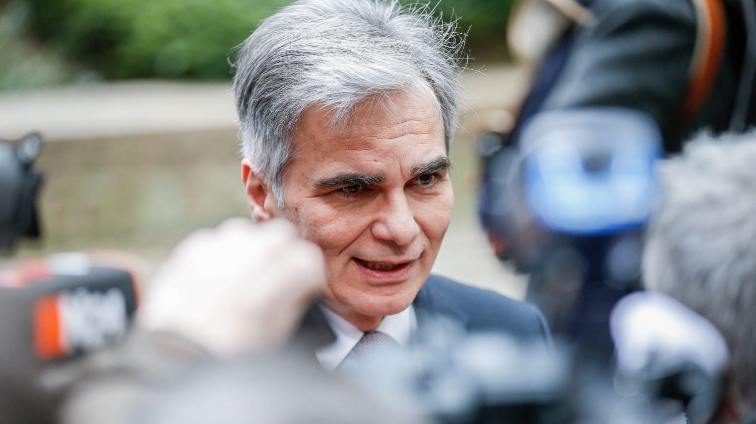 Austria, la destra dilaga e il cancelliere si dimette