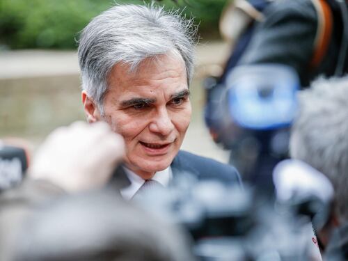 Austria, la destra dilaga e il cancelliere si dimette
