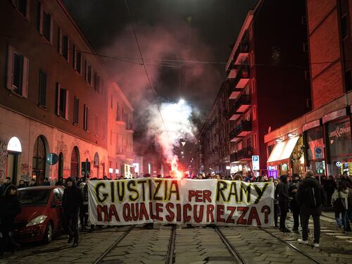 Torino, scontri tra antagonisti e forze dell’ordine alla manifestazione per Ramy