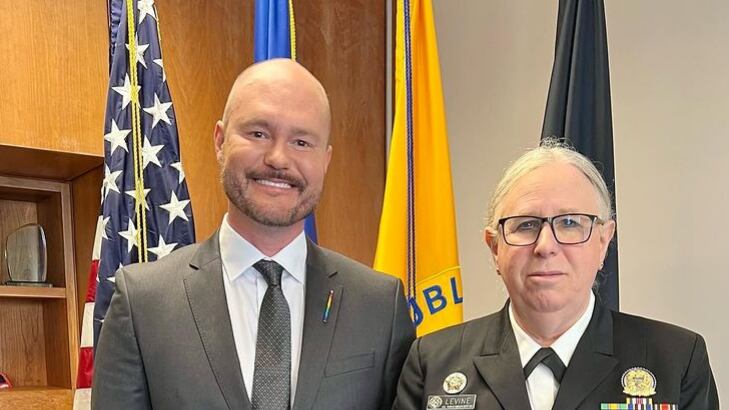 "Ritardo negli interventi di cambio sesso per i veterani trans": bufera nell'esercito Usa