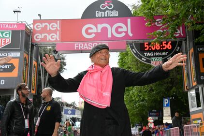 Sorpresa al giro d'Italia: il primo a tagliare il traguardo è Don Matteo 1