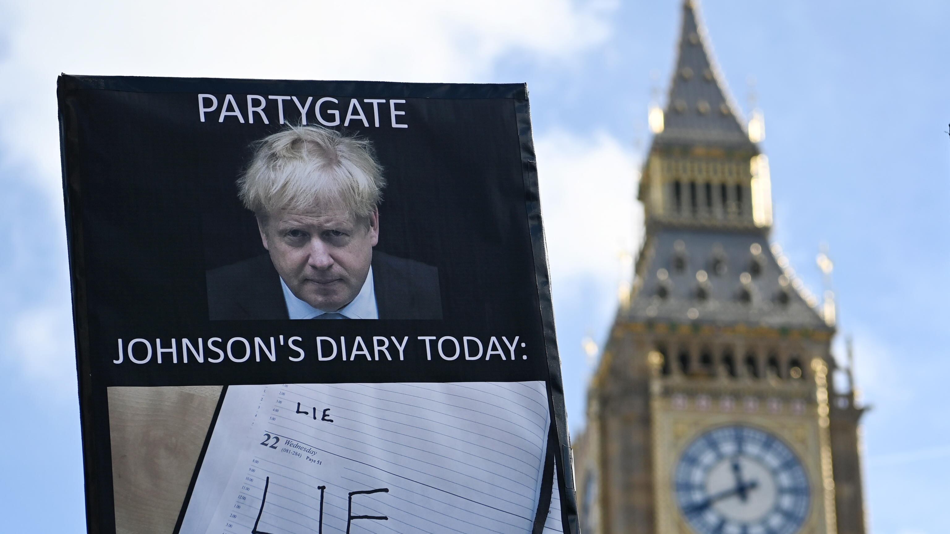 BoJo giura di non aver mentito sui party. Sunak gli rifila uno schiaffo sulla Brexit