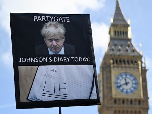 BoJo giura di non aver mentito sui party. Sunak gli rifila uno schiaffo sulla Brexit