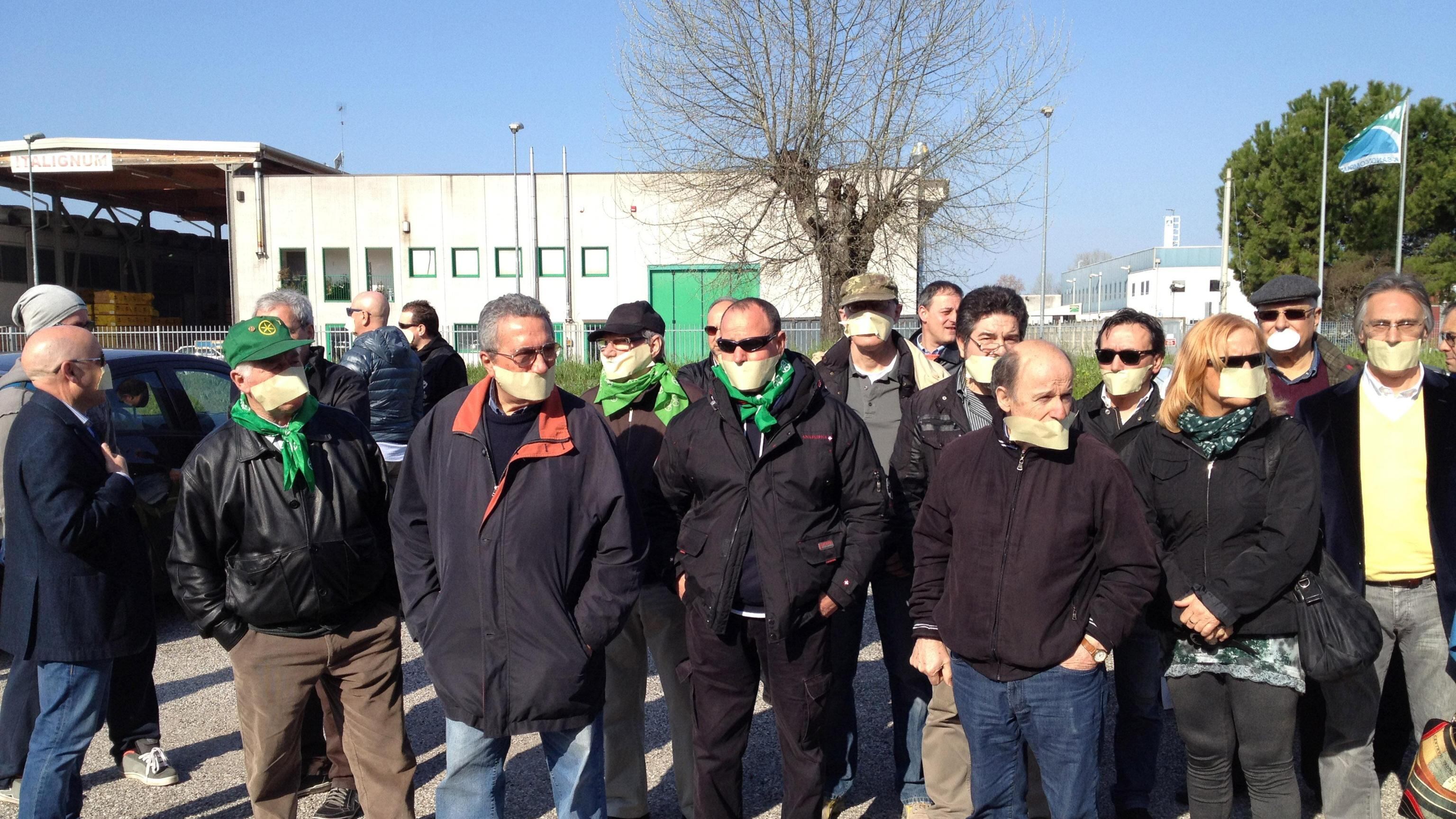 Lega, 35 militanti espulsi in Veneto. E scoppia la rissa