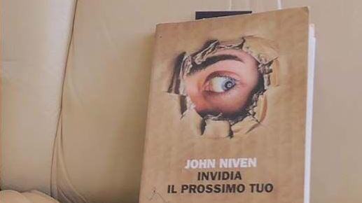 Sonia Bruganelli provoca: "Invidia il prossimo tuo"