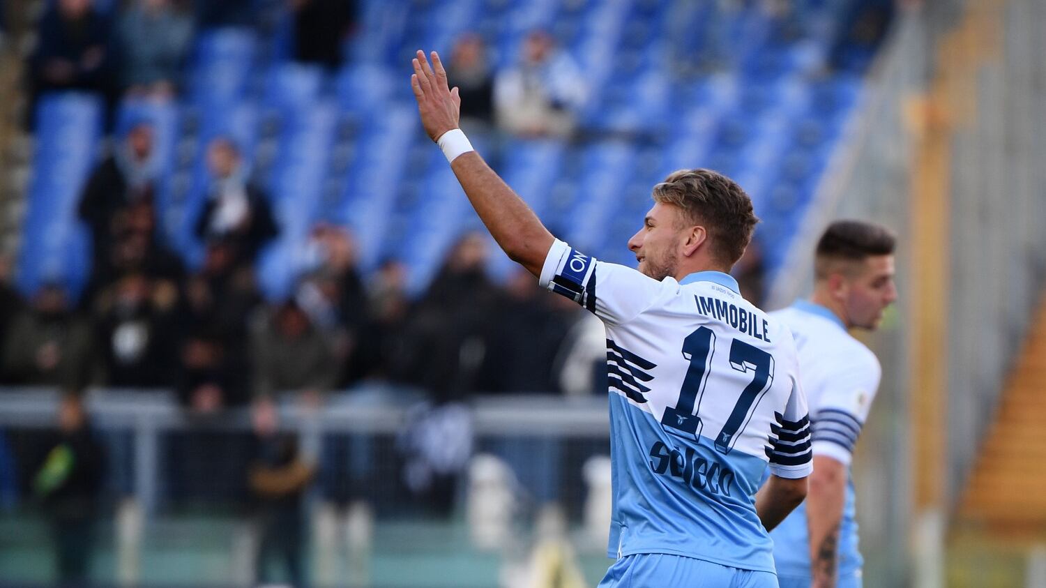 La Lazio cala il poker, i cori razzisti lo rovinano
