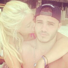 Icardi e Wanda Nara: tra tatuaggi, vacanze e caminetto, quando l'amore è twittato 5