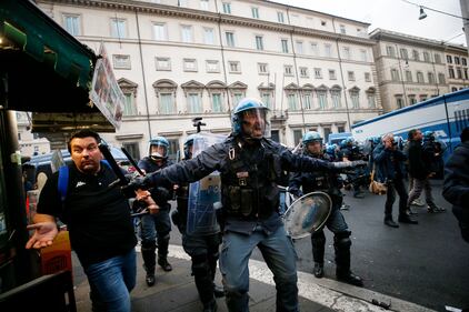 Manifestazione no pass a Roma 2