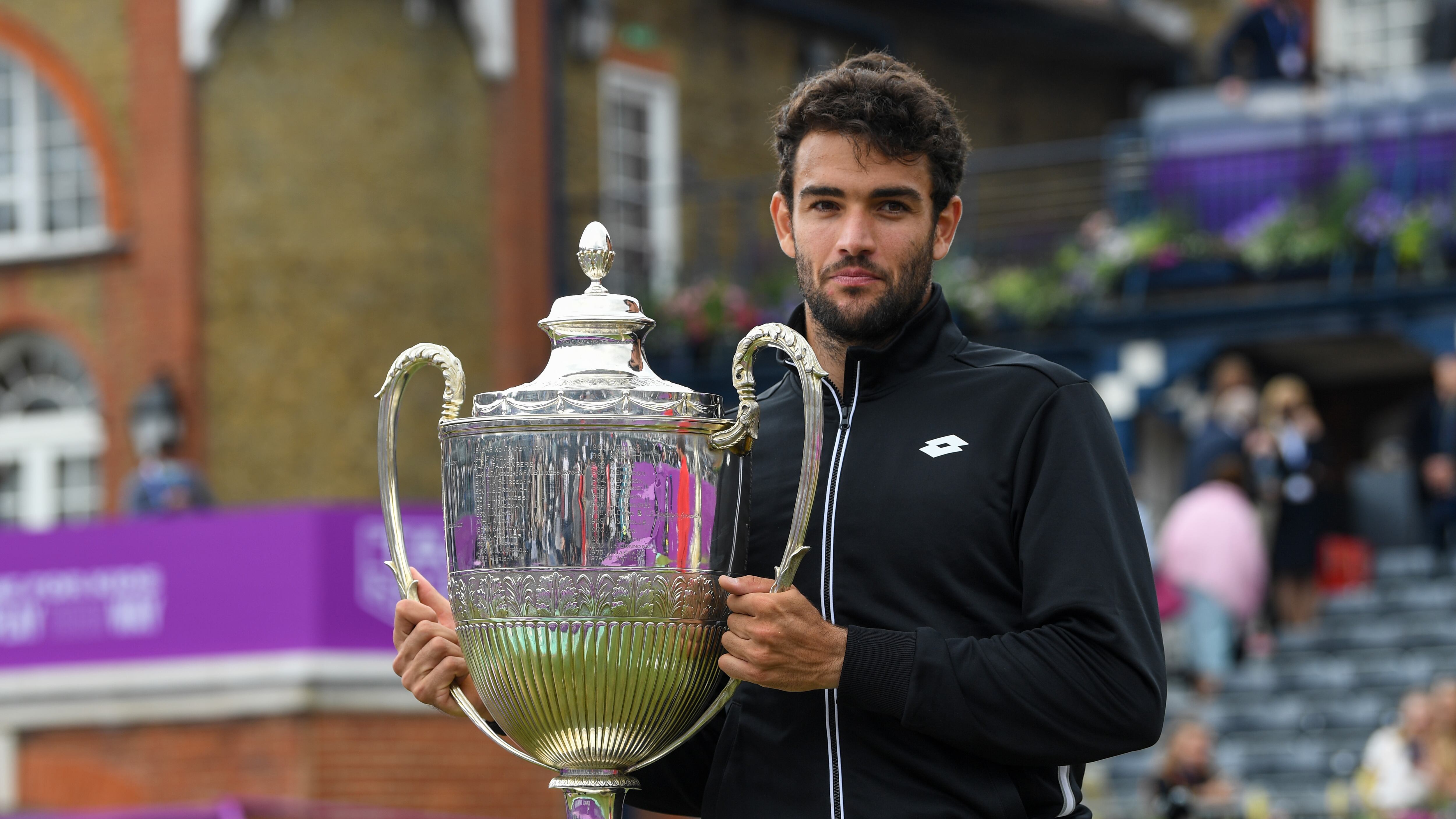 Berrettini trionfa al Queen's: è il primo italiano a vincere sull'erba londinese