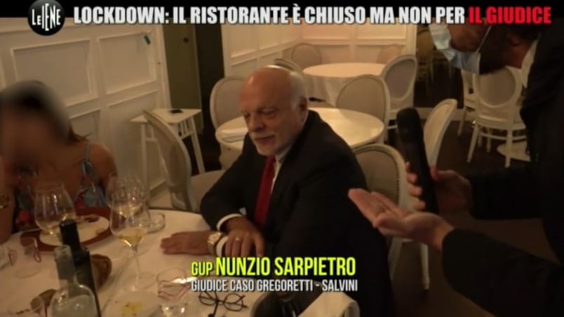 Il pranzo "vietato" del gup anti Salvini: "Ero in stato di necessità"