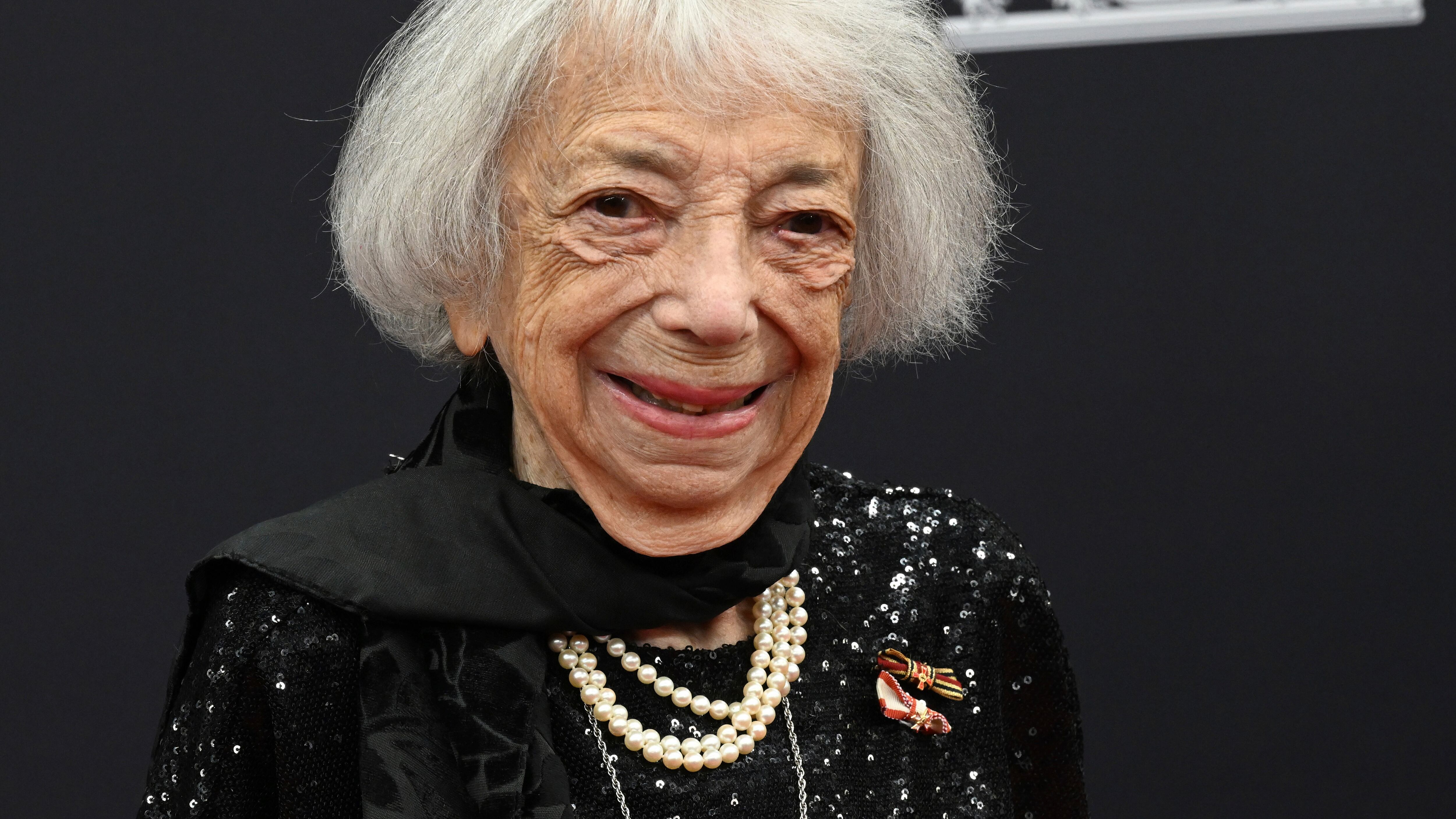Addio a Margot Friedländer, sopravvissuta all'Olocausto. Aveva 103 anni