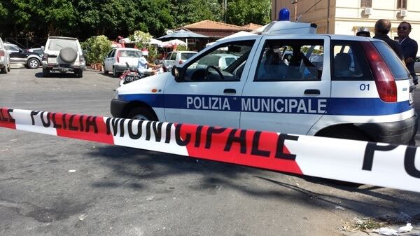 "Ve ne dovete andare". E scatta la furia degli abusivi: aggrediti gli agenti