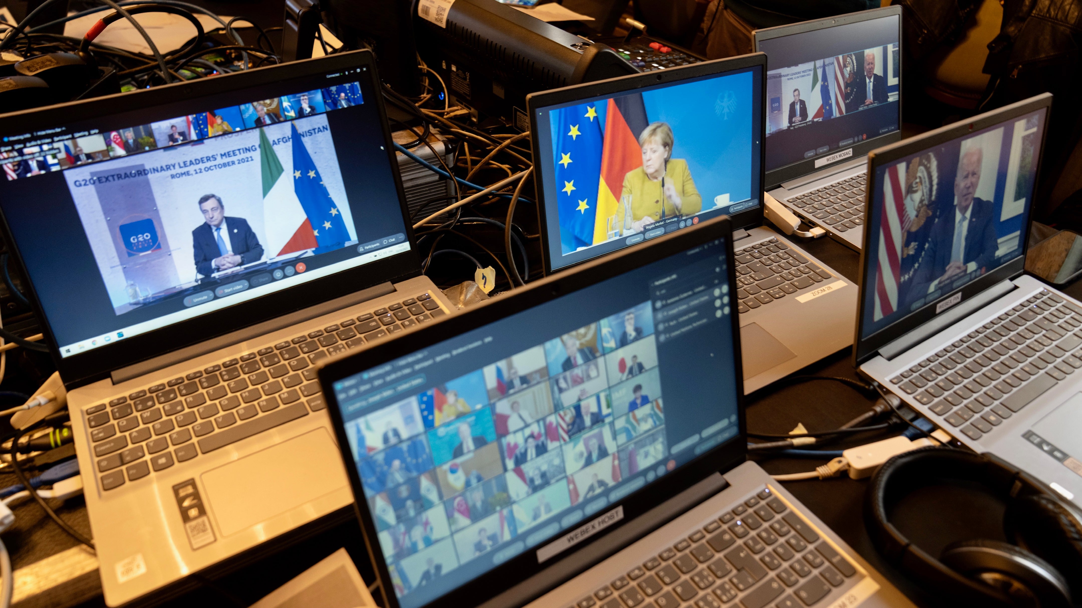 Dall'Europa un miliardo per la crisi afghana. "Coinvolgere i talebani"