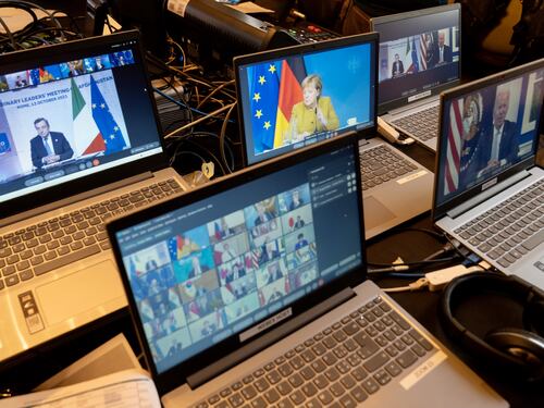 Dall'Europa un miliardo per la crisi afghana. "Coinvolgere i talebani"