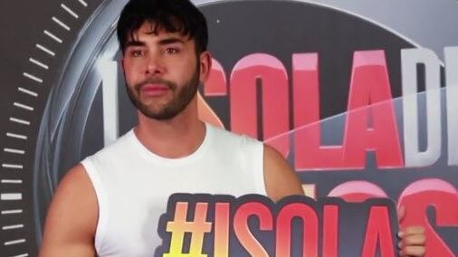Isola dei Famosi, Giacomo Urtis precisa: "Non ho detto di aver fatto l'amore con un uomo"