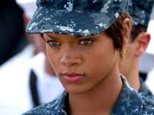 "Ti ucciderò", poi i pugni sul volto. Il dramma di Rihanna prima di Battleship