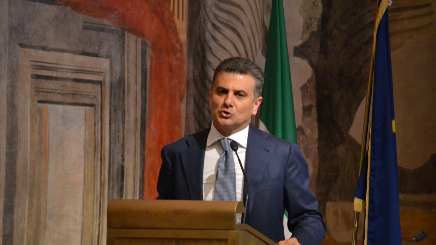 Petrolio, un'altra tegola su Renzi. Indagato il sottosegretario De Vito