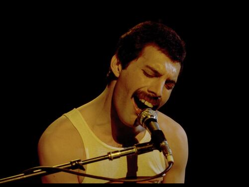 Un libro racconta i retroscena inediti della malattia di Freddie Mercury
