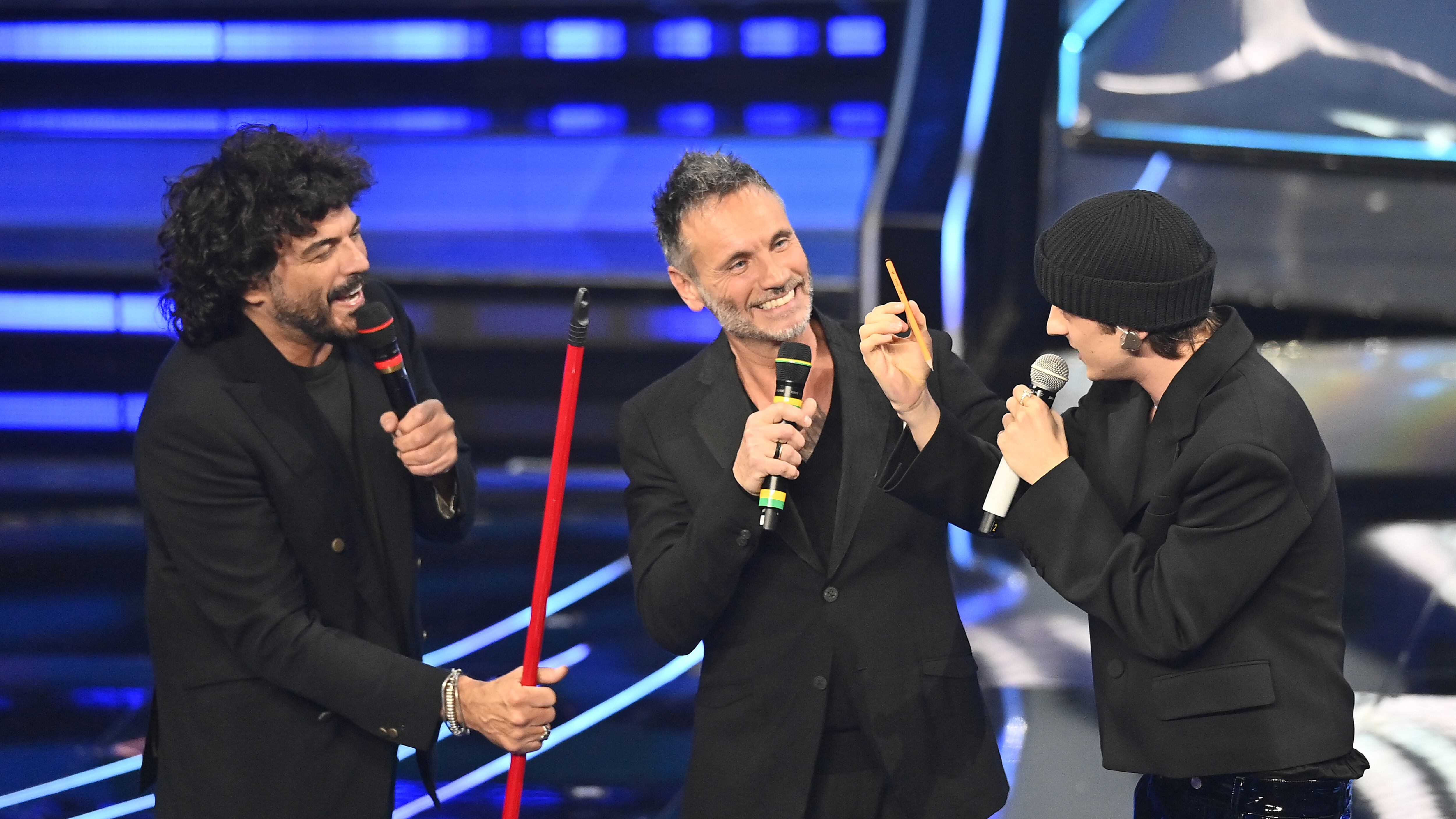 Tutti sul palco con una matita: ecco cosa è successo all'Ariston