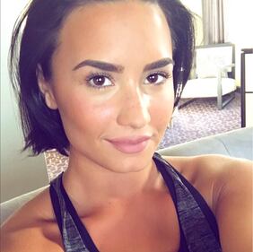 Demi Lovato, sexy trasparenze allo specchio 8