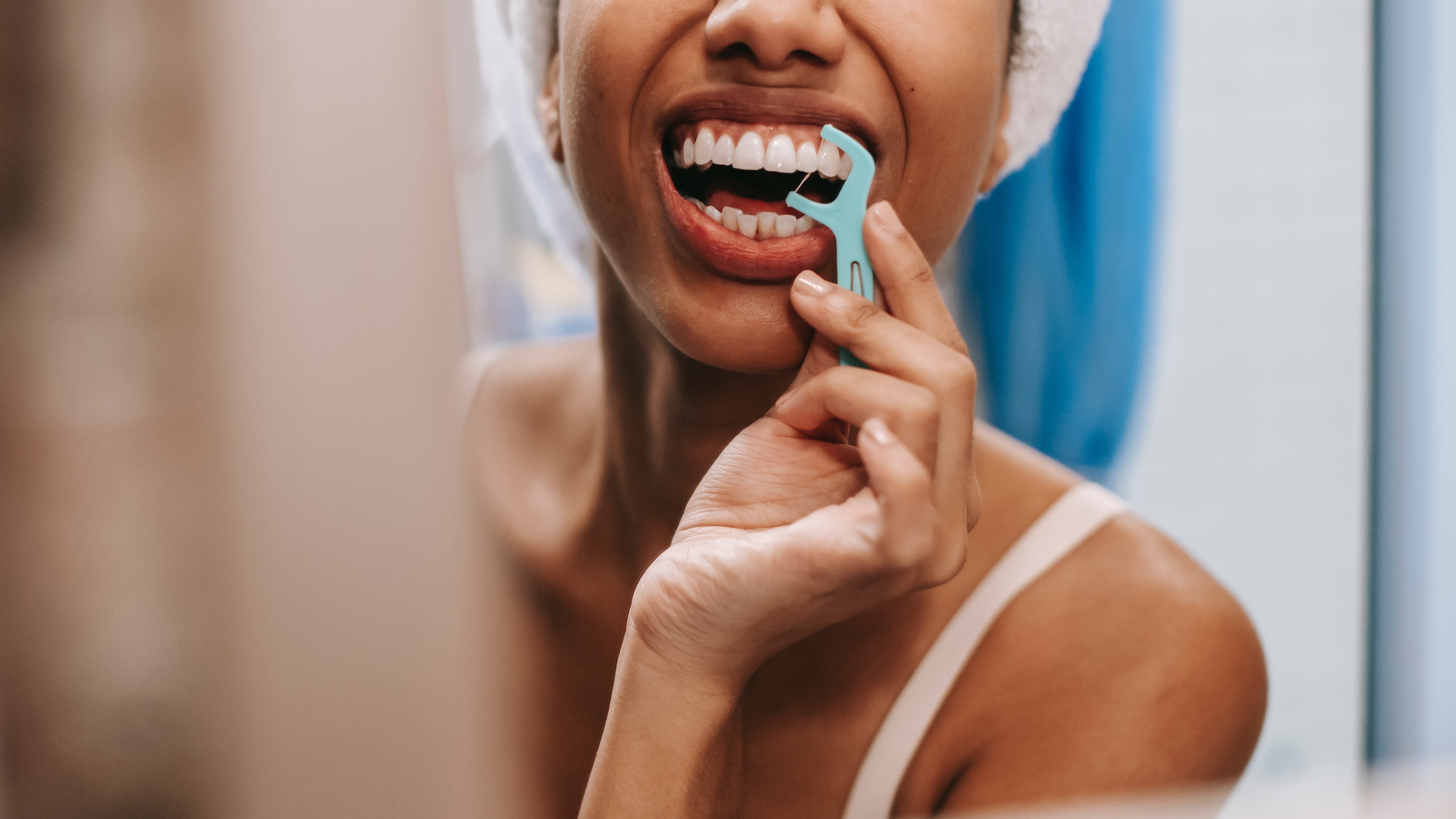 Denti gialli: i rimedi naturali che funzionano
