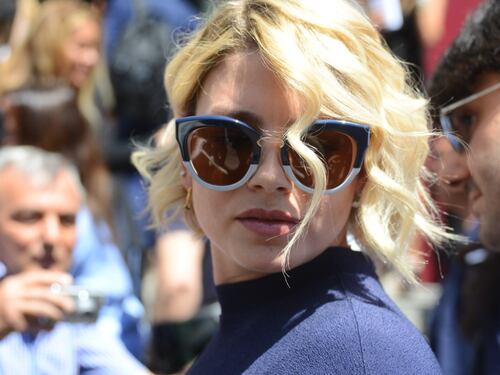 Abito sexy per Emma Marrone alla sfilata di Ferragamo