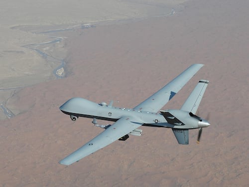 L'Iran colpisce una base italiana in Kuwait, distrutto un drone. Tajani: "Non ci faremo intimidire". Trump pronto a "coalizione per Hormuz"