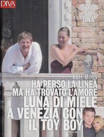 Kate Moss, reggiseno trasparente a Venezia 2