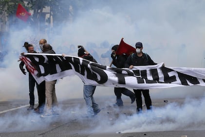 Scontri al corteo a Parigi 3