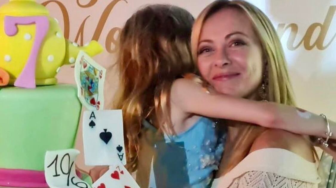 "Auguri di una vita meravigliosa, fragolina". Meloni festeggia il compleanno della figlia