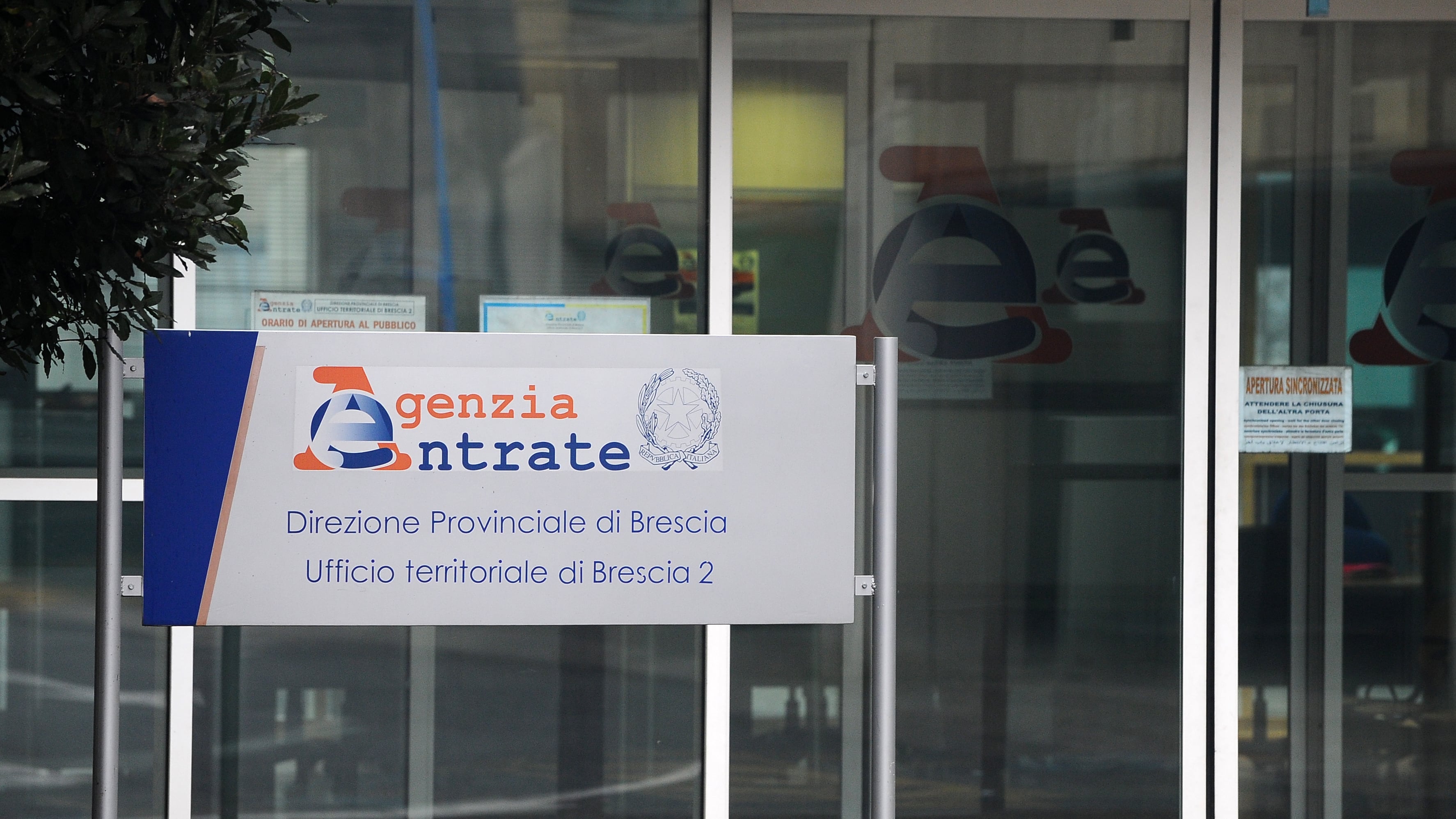 L'AI per "spiare" i profili a caccia di incongruenze: la nuova mossa del Fisco