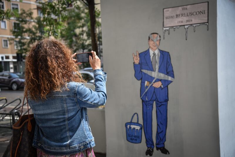 Murale Berlusconi 5