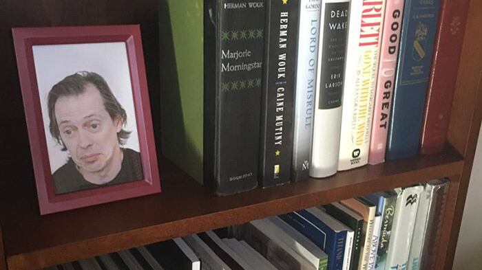 Ragazzo cambia le foto di famiglia con quelle di Steve Buscemi e nessuno se ne accorge